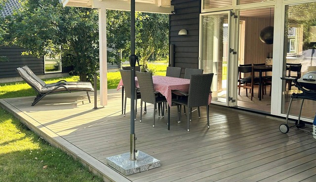 Family-friendly home near child-friendly beach