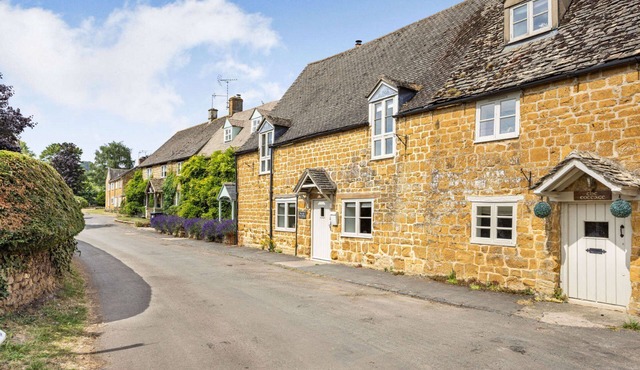Family friendly period holiday cottage in the Cotswolds - The Old Post Office
