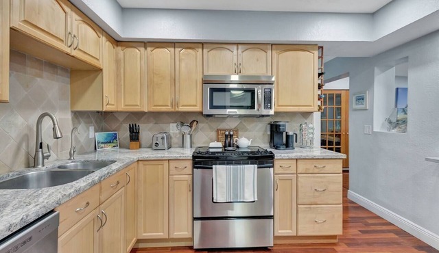 Family Friendly ~ Pool ~ Hot Tub ~ Grill