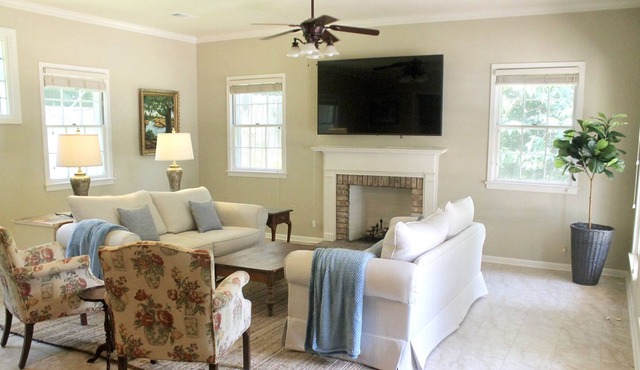 Family friendly house on quiet corner in downtown St. Francisville