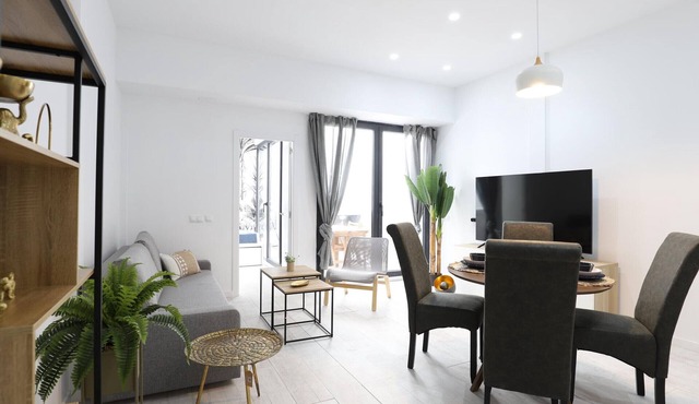 Family-Friendly Modern Home Near the Beach with Terrace and High-Speed Internet