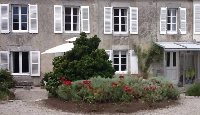 Family-friendly house in Regnéville-sur-Mer enclosed garden, near the beach
