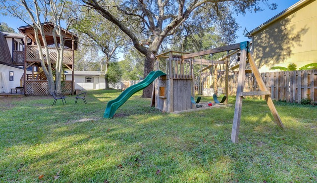 Family-Friendly Duplex 6 Mi to Fort Walton Beach!