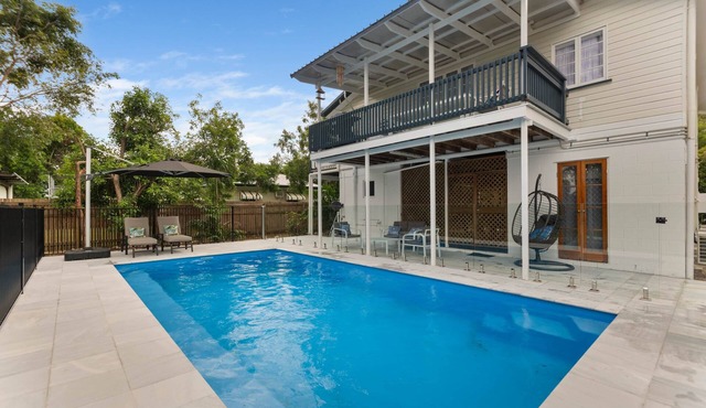 Family Friendly 6 BR Home | Bishop Street