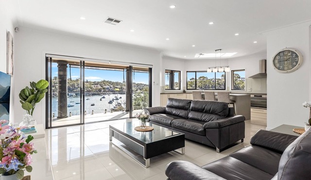 Family-Friendly House with Pool and BBQ Area