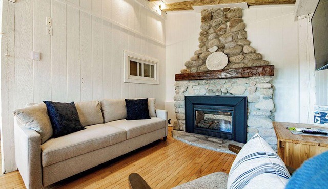 Family-Friendly Oceanview Cottage w/Private Saltwater Hot Tub + shared sauna– C7