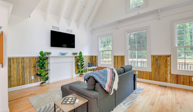 Family-Friendly Chesapeake Beach House with Deck!