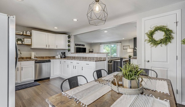 Family Friendly Getaway | 4BR-Playset-Trampoline