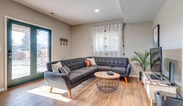 Family-Friendly - Cozy Modern - Convenient - USAFA - Air Force Academy
