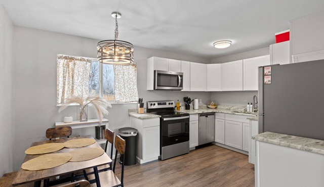 Family-Friendly w/Hot Tub | 12 min to Broadmoor