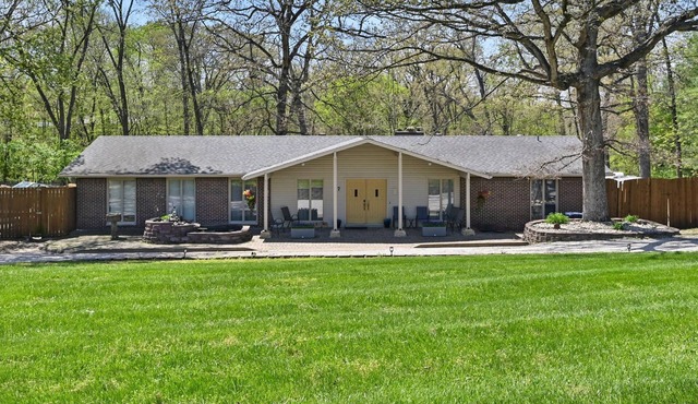 Family Friendly Lake Front retreat with Lake Front Beach and Dock.