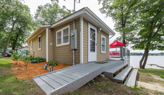 FAMILY friendly 1 bedroom cabin in a quiet neighborhood. all year cabin