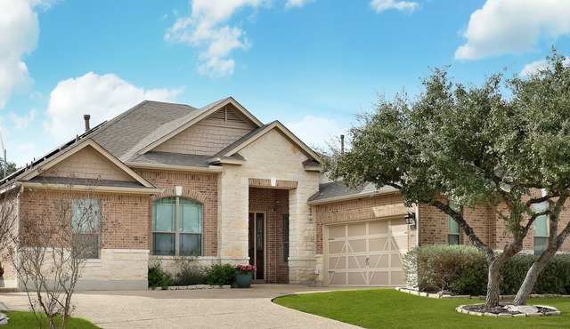 Family friendly 1-story home minutes from Downtown San Antonio