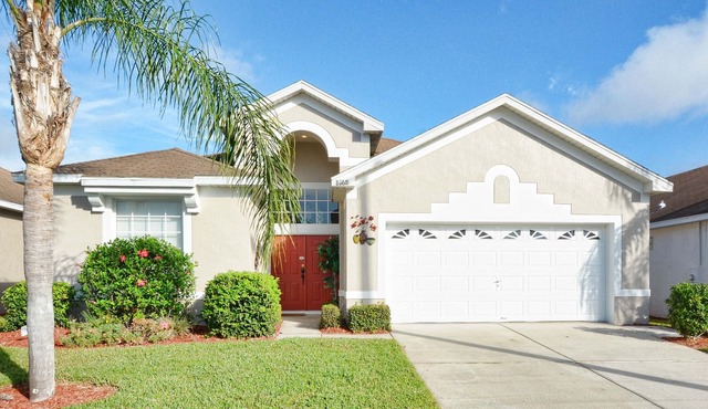 Family friendly, 10 mins to Disney, WIFI, Resort style amenities, Backyard pool
