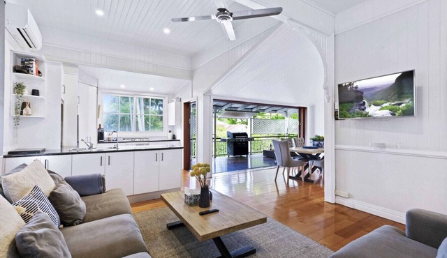 Family Friendly 15mins to City with Pool