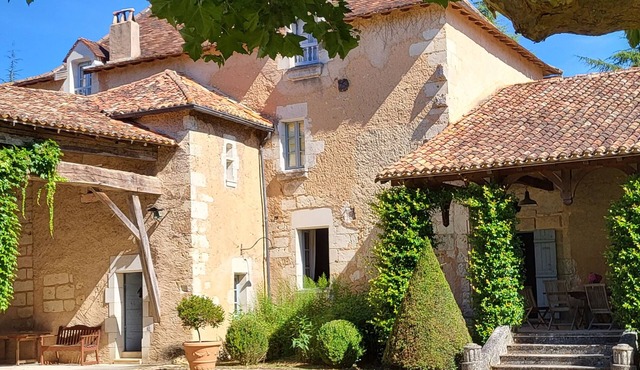 FAMILY FRIENDLY 16th CENTURY MANOR WITH POOL AND RIVER IN PERIGORD - FRANCEn