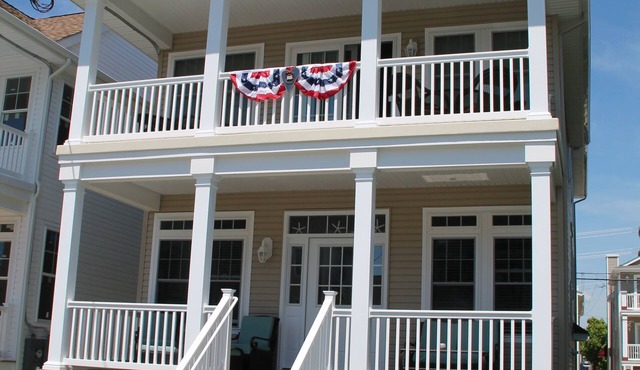 Family Friendly! 1st Floor - 2 Short Blocks to Beach & Boardwalk, Great Reviews!