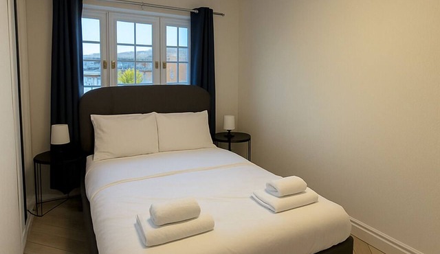 Family-Friendly 2-Bed Apartment in Bury