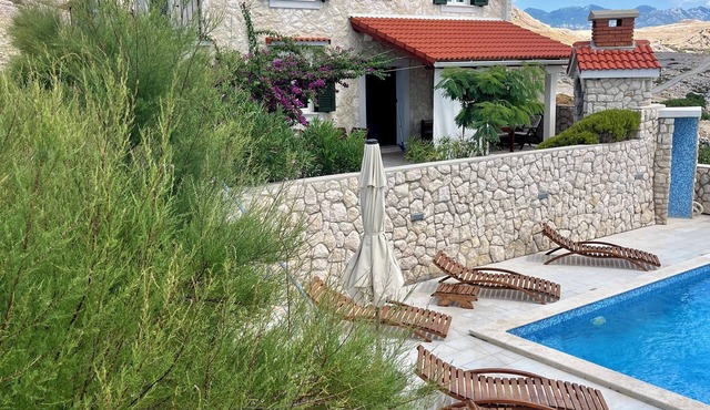 Family friendly 2-bedroom villa with private heated pool near sea