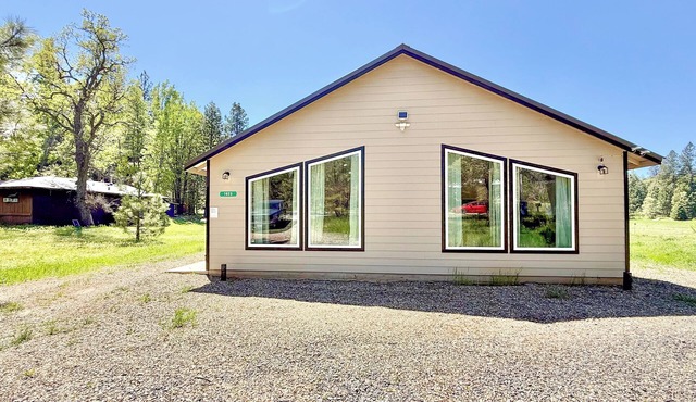 Family-Friendly 2-bedroom house with AC, WiFi near Yosemite Valley
