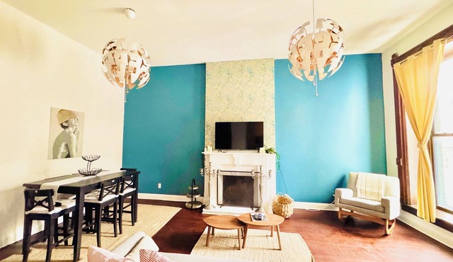 Family Friendly 2 Bedroom Full Kitchen Free Laundry Work Space 1 FREE Parking