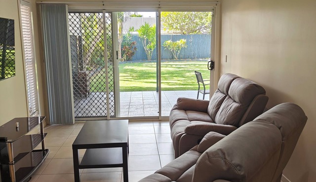 Family-friendly, 2 min to the water, 10 min walk to water-park and wading pool