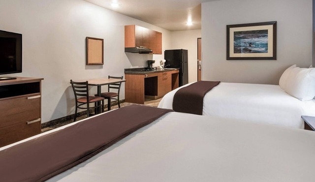 Family-Friendly 2-Unit w/2 Queen Beds & Kitchen – Explore Zoo, Shops & Dining