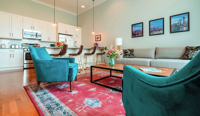 Family Friendly 2BD/2BA Near Wrigley, Lincoln Square