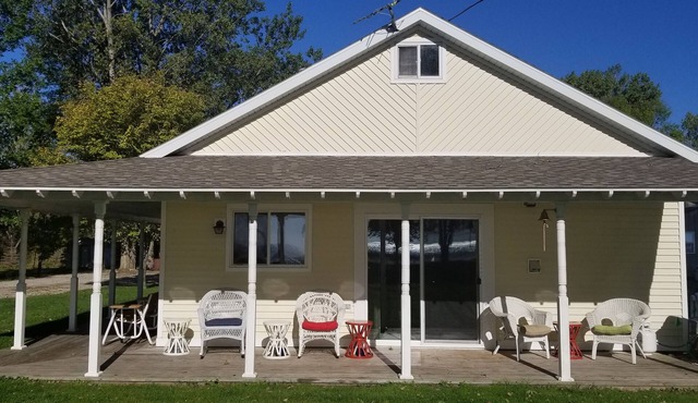 Family friendly, 2Bedroom, Waterfront, 39min North of Green Bay & Lambeau field