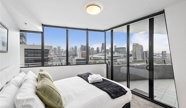 Family friendly 2br 2bath with large terrace close to CBD & Marvel Stadium