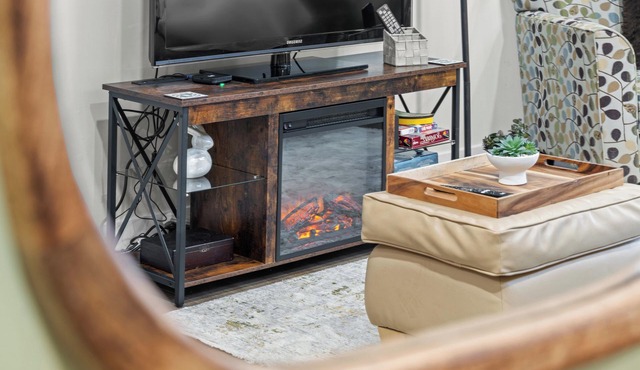 Family-Friendly 2BR Near Lake & Downtown