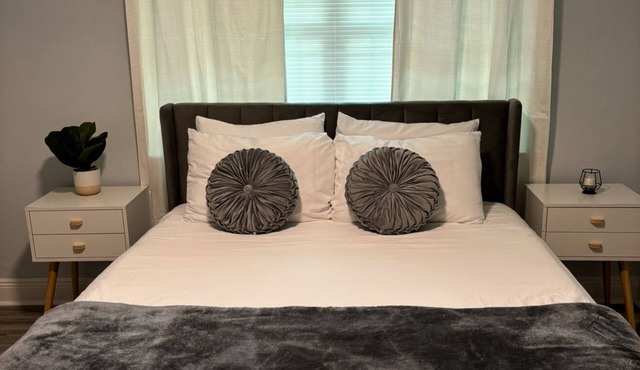 Family-Friendly 2BR Stay Near Busch Gardens & Tampa Attractions
