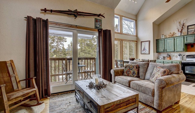 Family-Friendly 2BR/2BA – Ski In, 200 Steps to Lift, Heated Garage, Walk to Town
