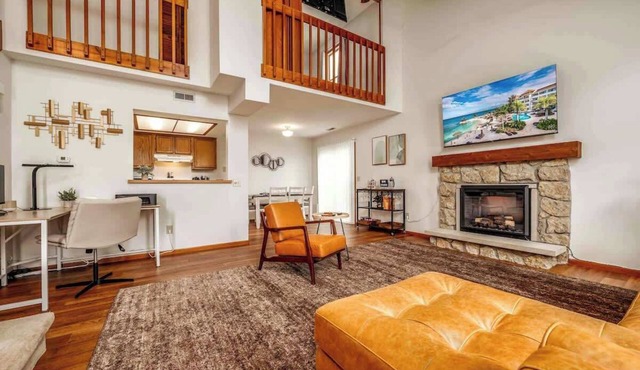 Family-Friendly 2BR Condo w/Private Garage - Minutes from Zoo & Downtown