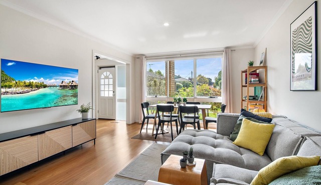 Family Friendly 3-Bed with Courtyard & Parking