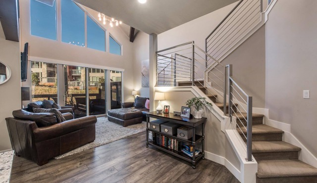 Family friendly 3 bdrm, hot tub, close to Canyons Village, interior designed