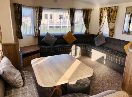 Family friendly, 3-bedroom holiday home