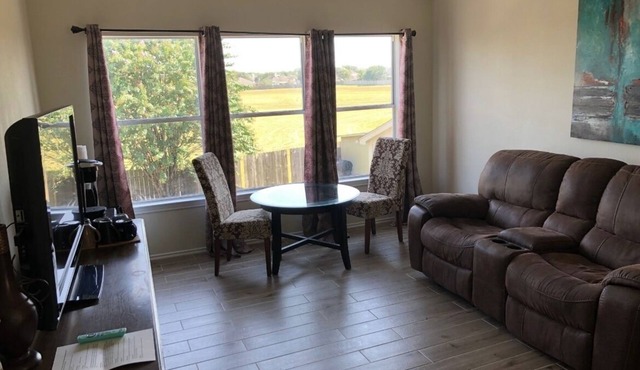 Family-friendly 3 bedroom retreat, in shared house