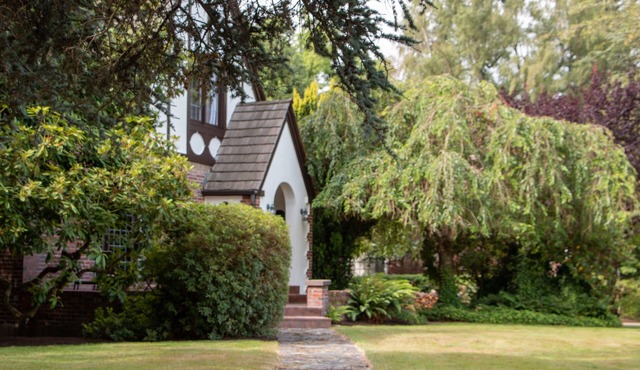 Family friendly, 3 block walk to town