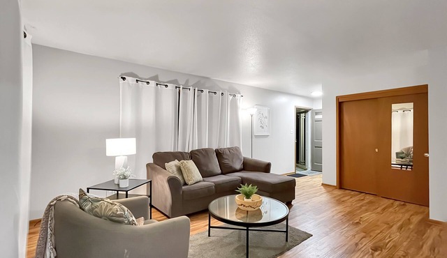 Family Friendly 3 BR 2 Bath Duplex Sleeps 9!