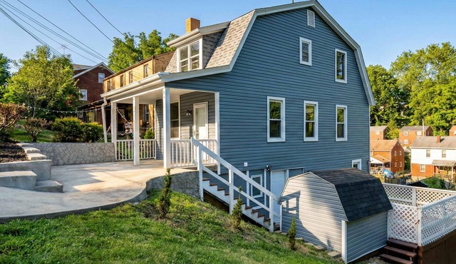 Family Friendly 3-BR Bungalow near Attractions