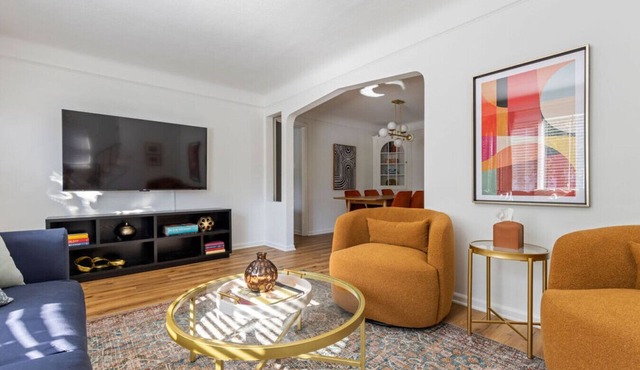 Family-Friendly 3BR with Sunroom & Outdoor Area