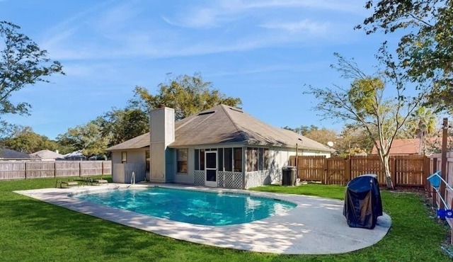 Family-Friendly 3BR House + Pool