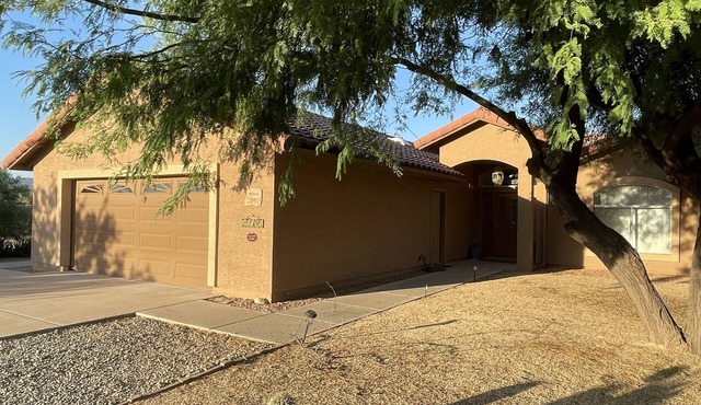 Family Friendly 3bed, 3bath house on Horse Ranch, minutes from trails and shops.