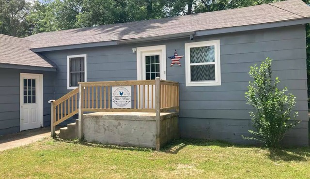 Family-Friendly 3BR/2BA Van Buren Home w/Fire Pit & Starlink WiFi!