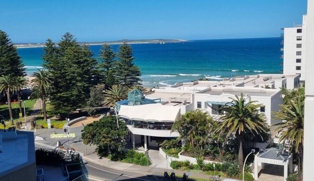 Family-Friendly 3BR Beachfront Apartment with Ocean Views – Cronulla