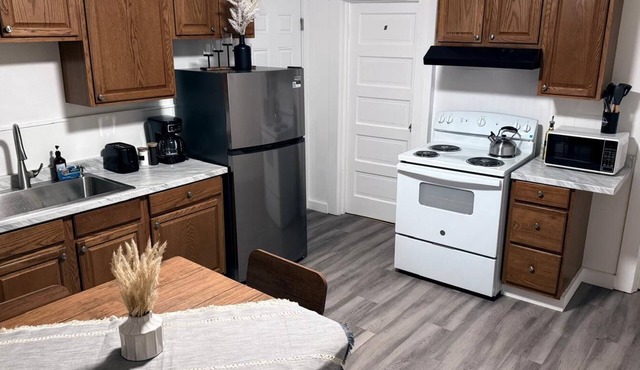 Family-Friendly 3BR Hamden Apt Near New Haven & Universities