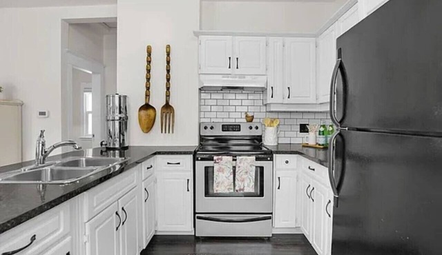 Family-Friendly 3BR Home Near LHSC Hospital