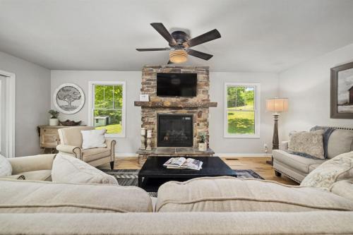 Family-Friendly 3BR Home w Bunk Room & Yard