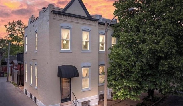 Family-Friendly 3BR Near Zoo & Gardens Walk to Tower Grove Park Sleeps 7